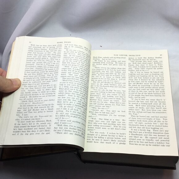 The Complete Short Stories and Famous Essays of Mark Twain, One Volume Edition - Picture 11 of 14